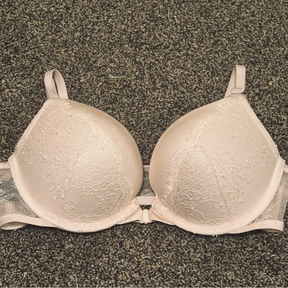 Victoria's Secret Bombshell Front Closure Bra Size 32B- Champagne Pink